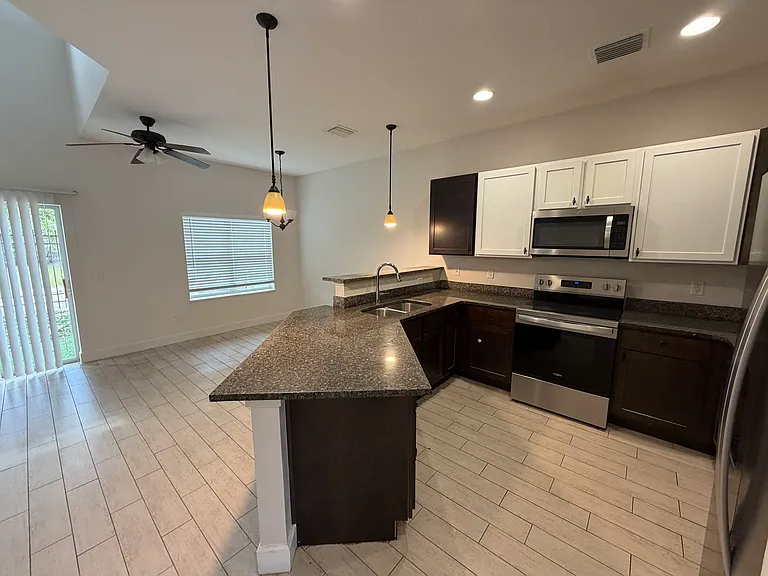 2104 Penny Ln — Photo 6