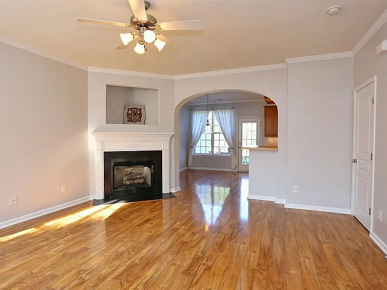 412 Colwick Ln — Photo 14