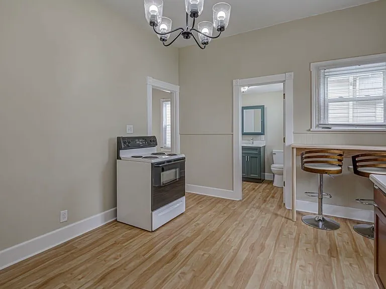 837 Franklin St — Photo 12