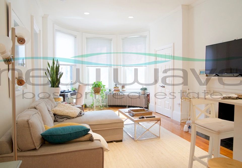 1st image of 379 Commonwealth Ave #17