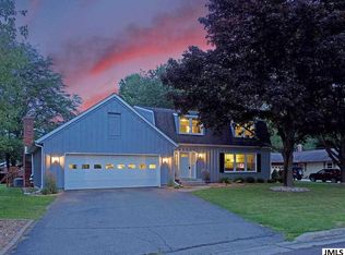 5925 Salabelle St, Jackson, MI 49201
