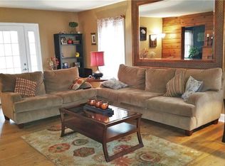 952 S Lincoln Rd, East Rochester, NY 14445