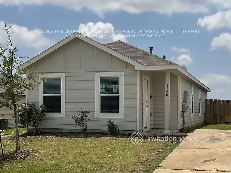 3220 Crestone Dr — Photo 2