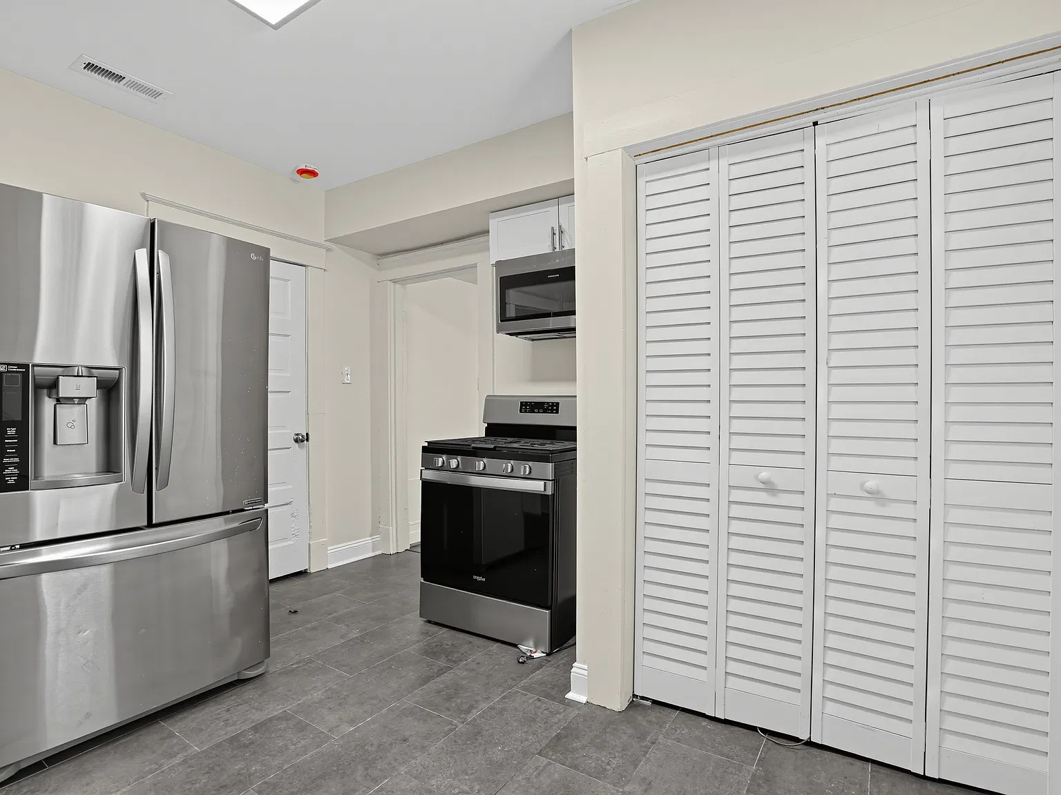 4 bed, 1568 sqft, $2,395 — Photo 2