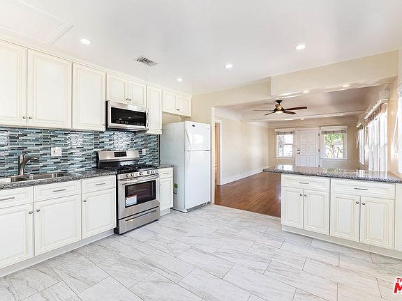 5th image of 3928 Revere Ave