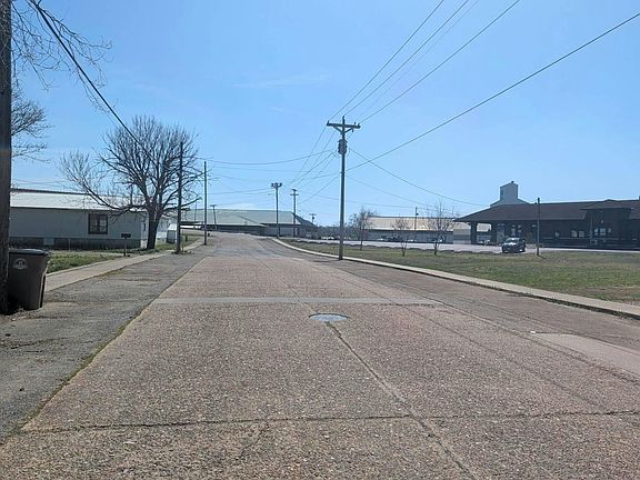 4th image of 407 Villar St