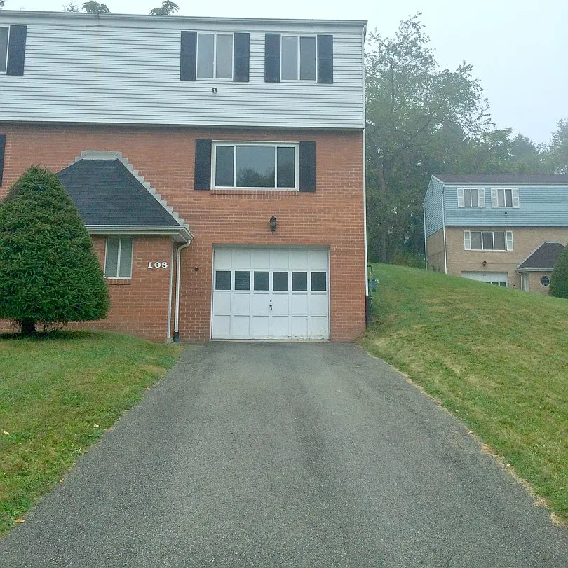 2 Bedroom 1 Bathroom Townhouse in Shaler — Photo 1