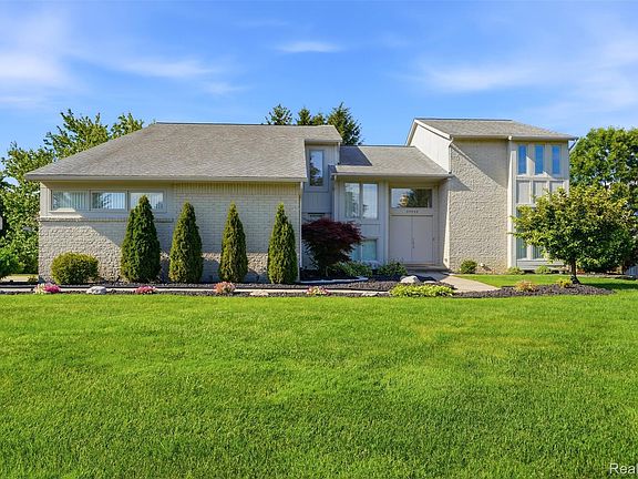 3rd image of 39044 Wilton Ct