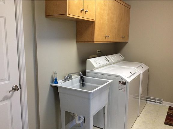 3rd image of 15203 Huntington Ct