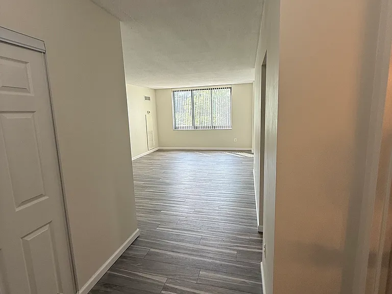 5500 Holmes Run Pkwy #320 — Photo 17