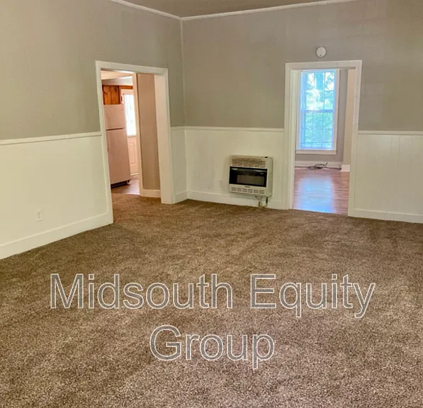 420 N McLemore Ave — Photo 4