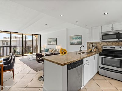 3475 N Country Club Dr APT 814, Aventura, FL, 33180