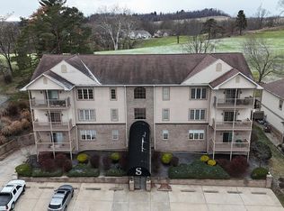 303 Townhouse Rd, Wheeling, WV 26003