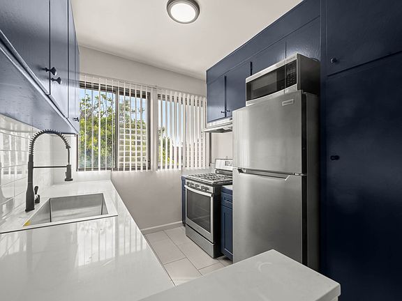 2nd image of 1051 N Ogden Dr #2B-1Ba-900Sqft