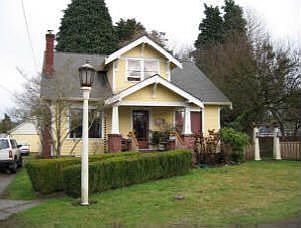 1915 Crafstsman Bungalow on an Acre!
