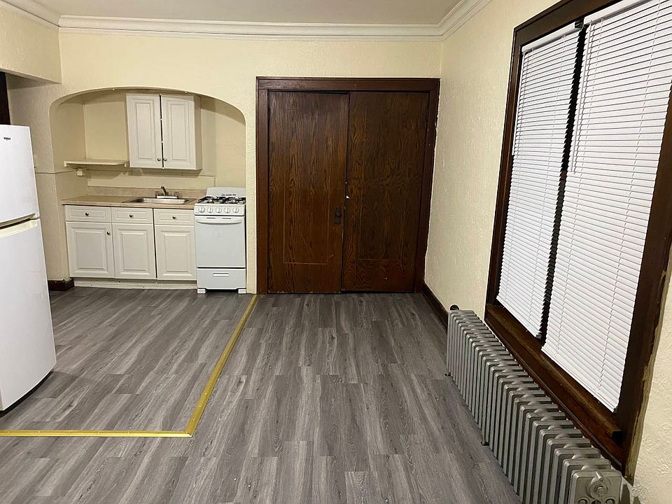 2nd image of 708 E Lyon St #18