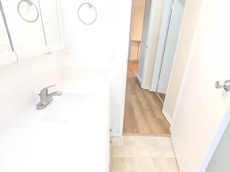 648 N Hayworth Ave — Photo 2