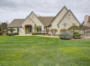 W224N3686 Ridgeside Ct, Pewaukee, WI 53072