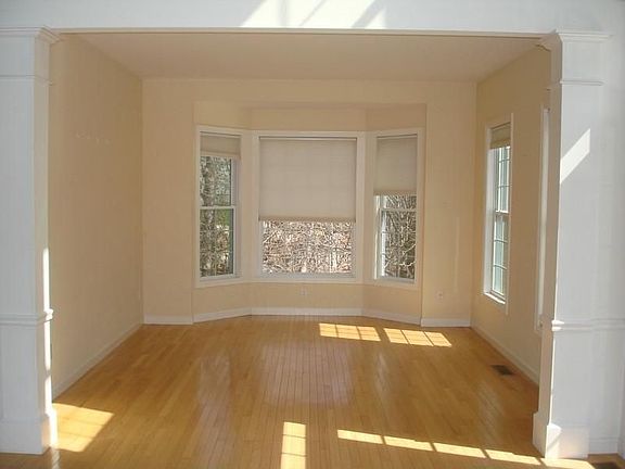 29 Windrose Dr. Noank, CT 06340 - Living
        Room