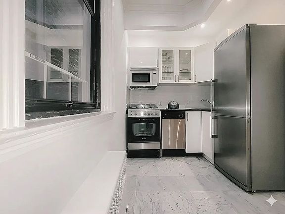 3rd image of 344 E 55th St APT 1C
