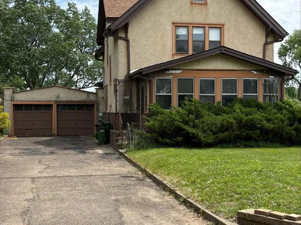 1824 Alta Vista Dr, Roseville, MN 55113