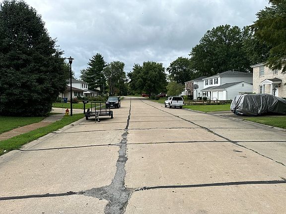 5th image of 133 Oak Dr