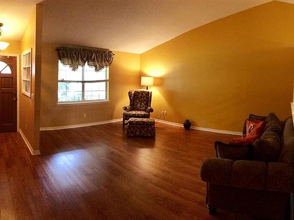 2nd image of 975 NE 51st Ave