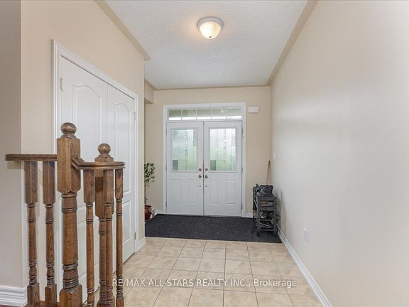 3rd image of 27 Scotia Rd