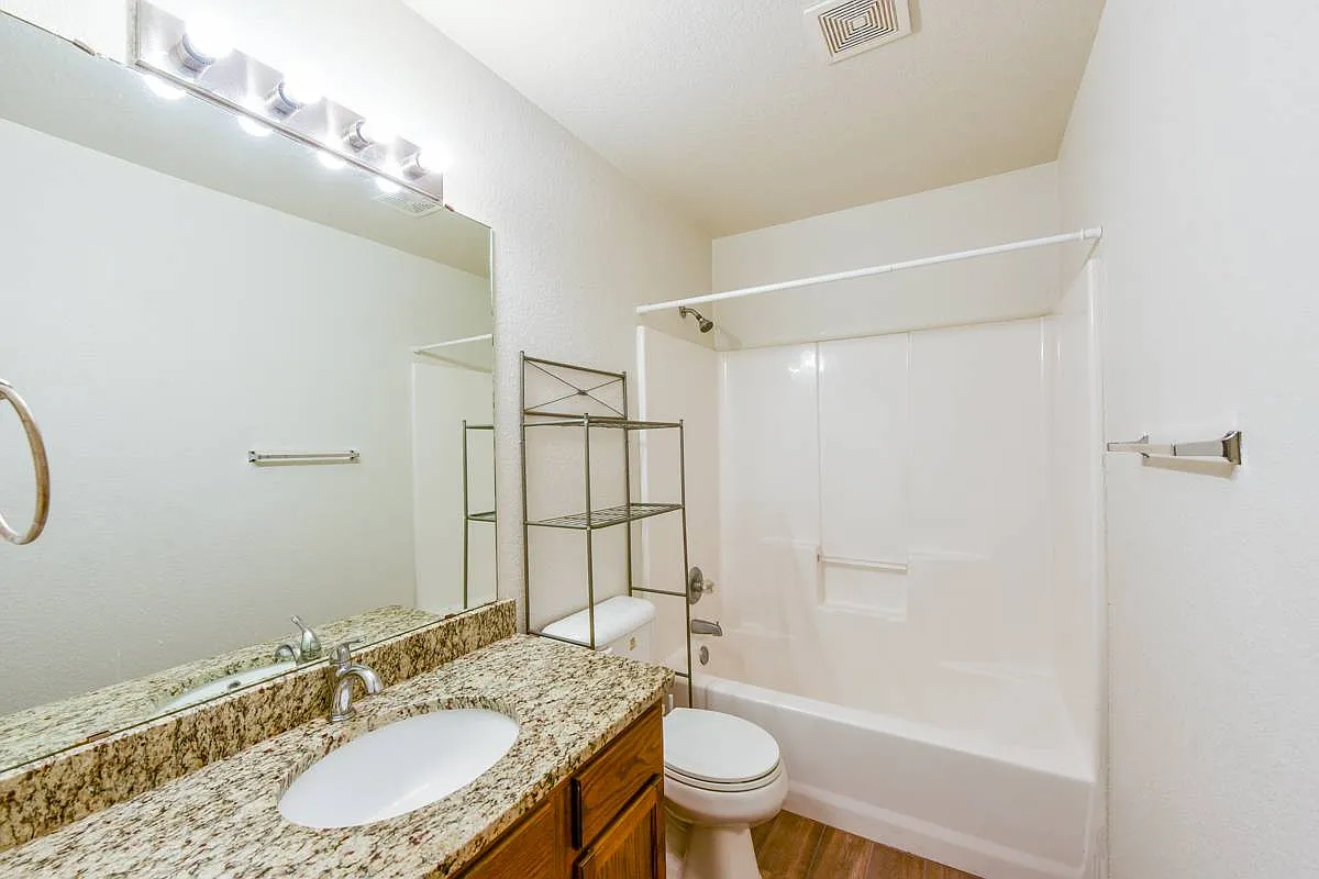 2 bed, 1.0 bath, 950 sqft, $925 — Photo 4