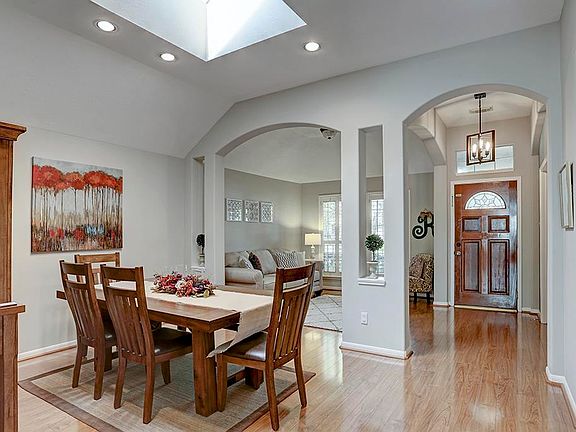 4th image of 3710 Garden Way