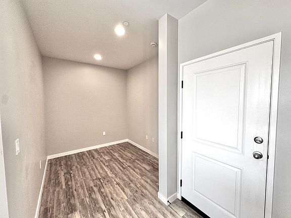 4th image of 325 Robinson Ave #302