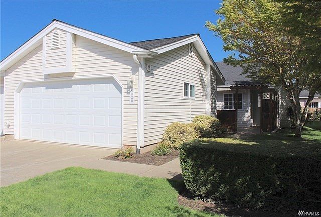 Olympia single level condo in the sought after Stratford Lane Development.  55 and older community with gated entrance, 2 car garage, 3 bedrooms, 2 full baths and air conditioning. Monthly dues cover landscaping and exterior maintenance.