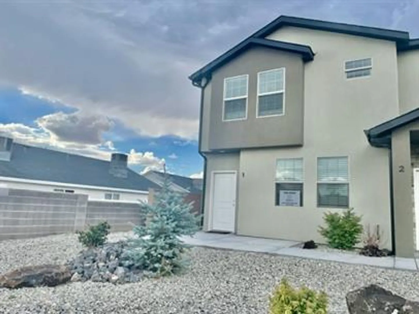 Stunning Townhome Near Hospital! — Photo 3