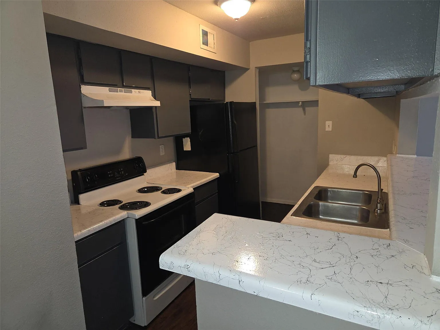2 bed, 2.0 bath, 781 sqft, $1,225 — Photo 1