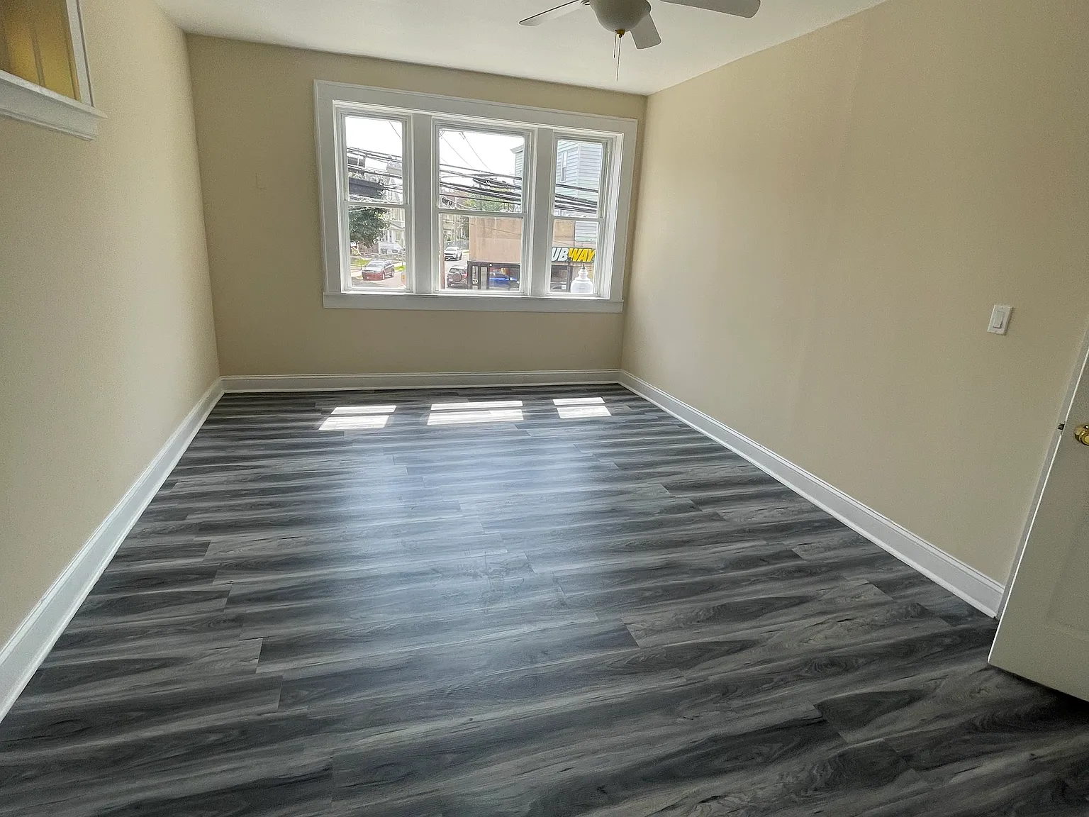2 bed, 1000 sqft, $2,200 — Photo 2