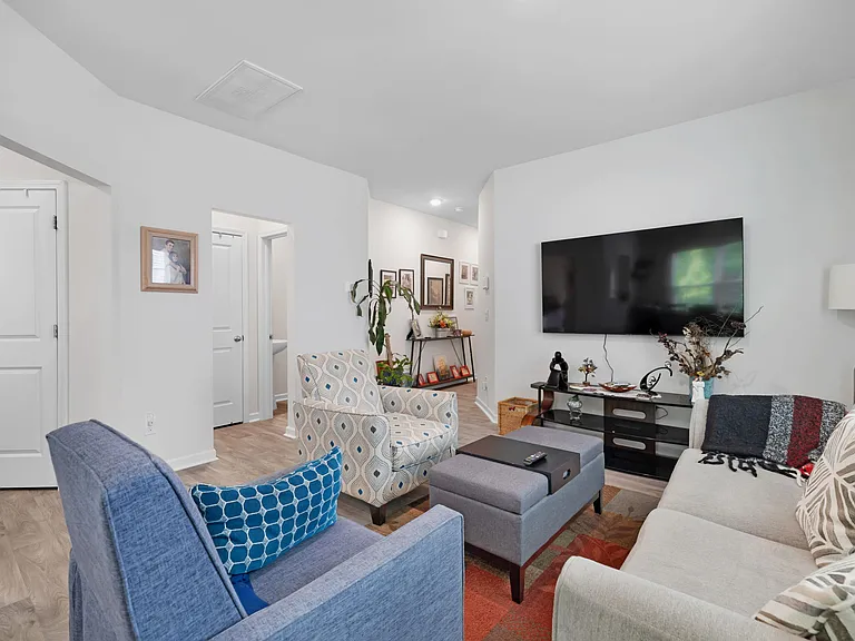 1133 Evelynnview Ln — Photo 4