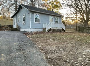 16715 E Crackerneck Rd, Independence, MO 64055