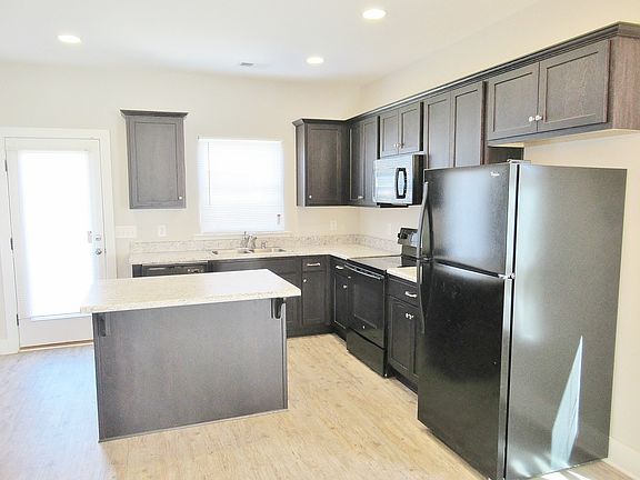 4th image of 14509 Griffin St