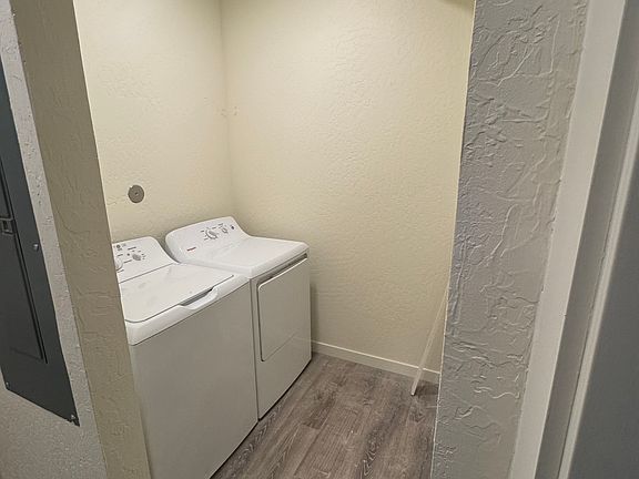 Personal laundry machines right outside that aren't shared with the rest of the building.