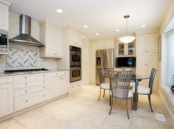 4th image of 3020 N Wilshire Ln