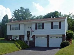 2132 Cayuga Dr, Pittsburgh, PA