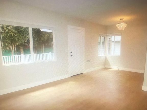 3rd image of 827-835 E Washington Blvd #831