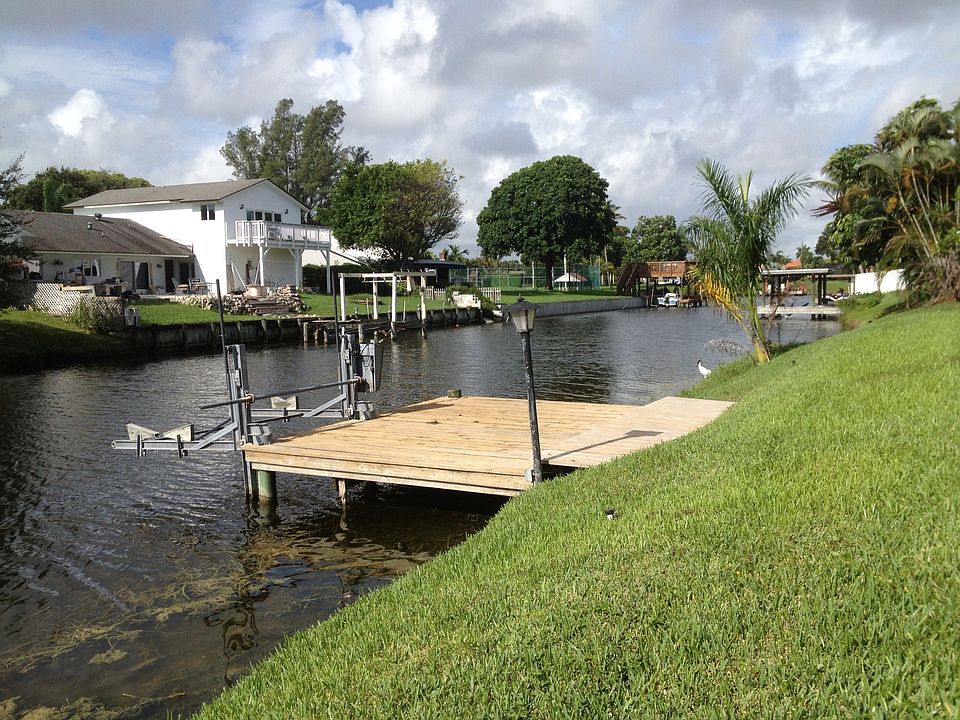 Beautiful dock with boat lift