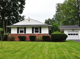 15 Valley Brook Rd, Penfield, NY 14526