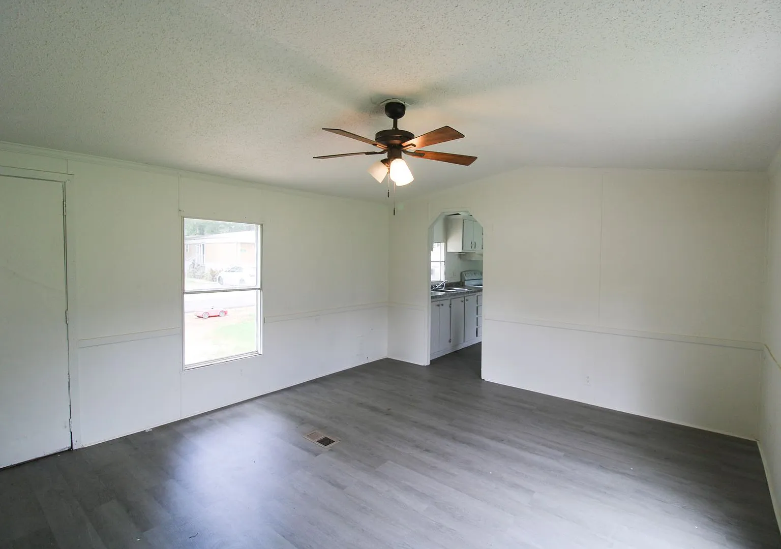 No Security Deposit! — Photo 4