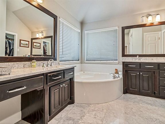 5th image of 556 Willowview Dr