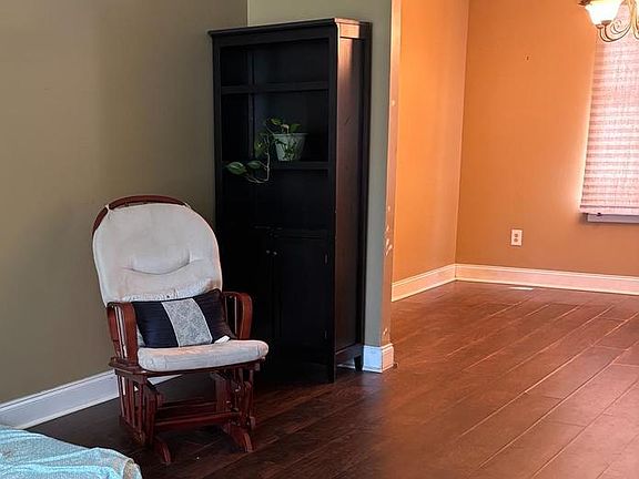 3rd image of 100 Woodvale Ln