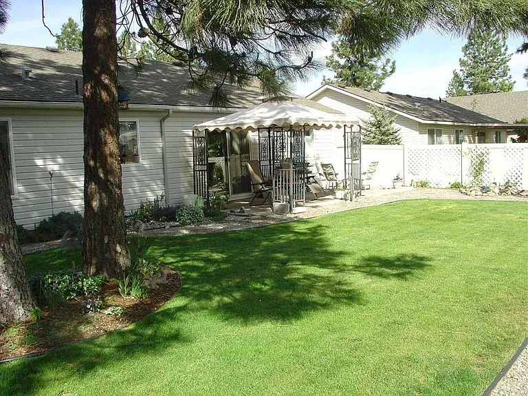 FENCED REAR YARD