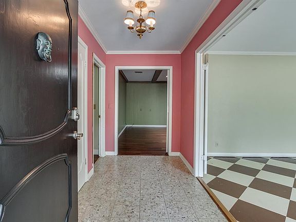 4th image of 2924 Cornwall Pl