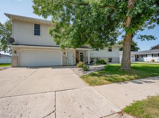 905 Adams St, Little Chute, WI 54140